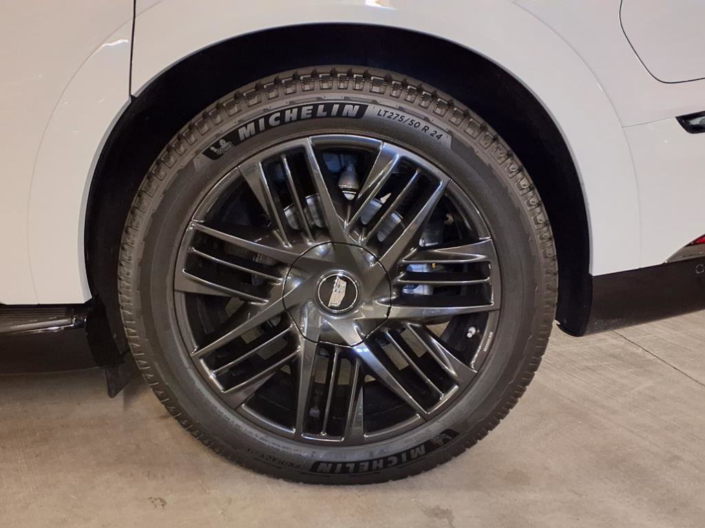 Used 2025 Cadillac Escalade IQ Sport 2 w/ LPO, ONYX Package image 9