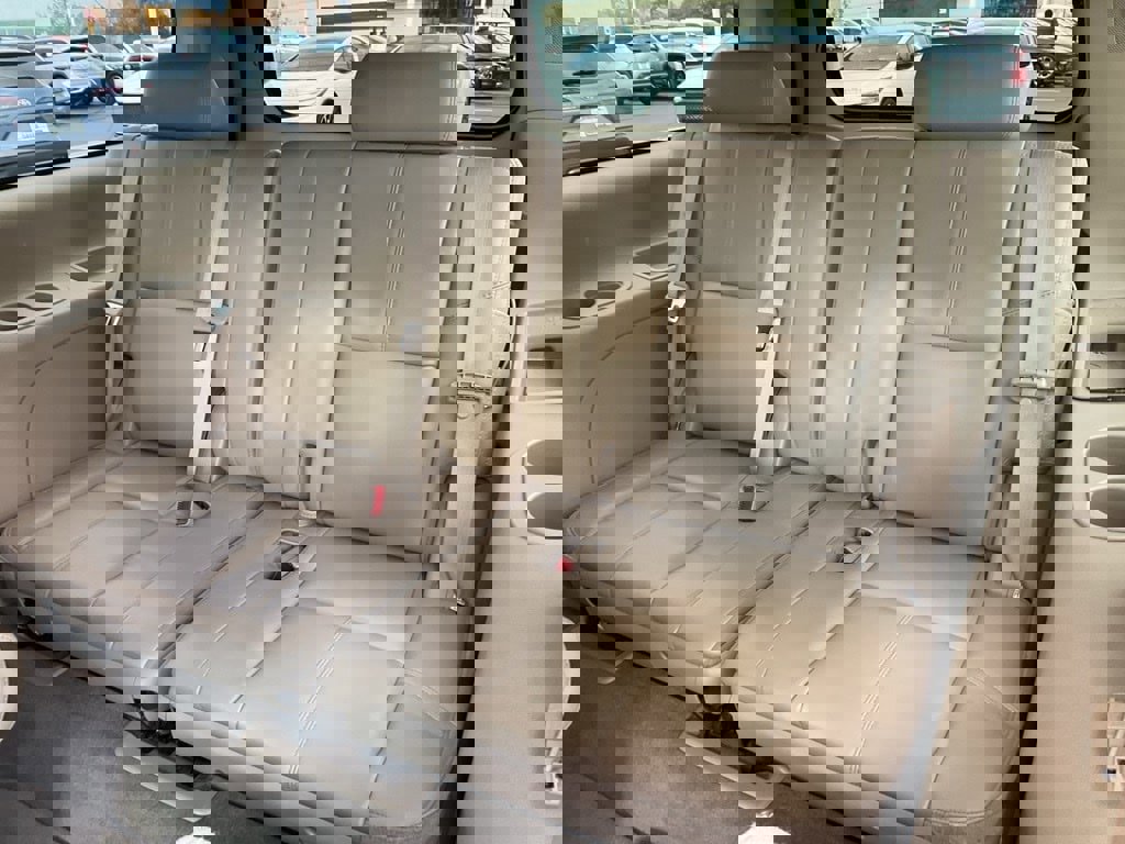 Used 2010 GMC Yukon XL SLT w/ SLT-2 Equipment Package image 15