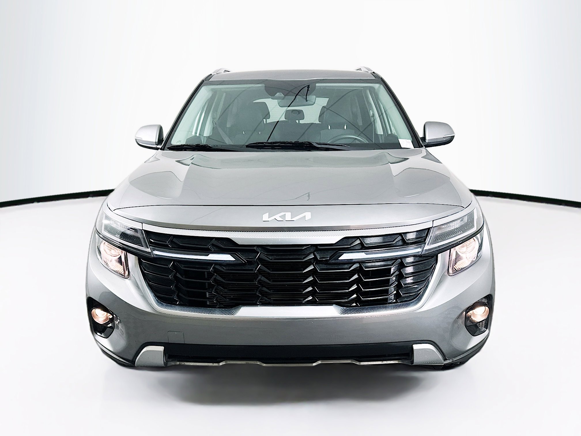 Used 2025 Kia Seltos S image 2