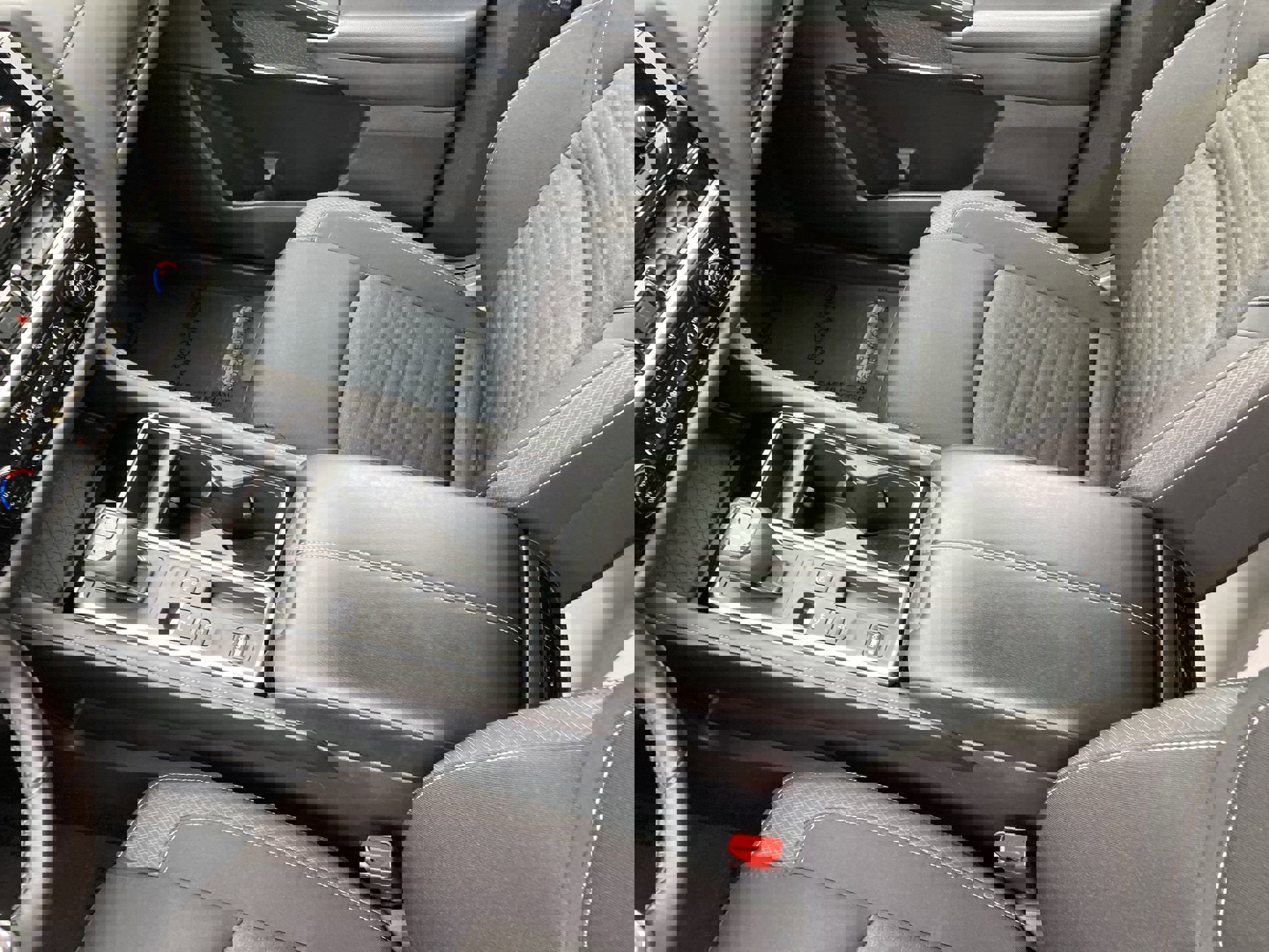 Used 2024 Nissan Pathfinder SV image 24