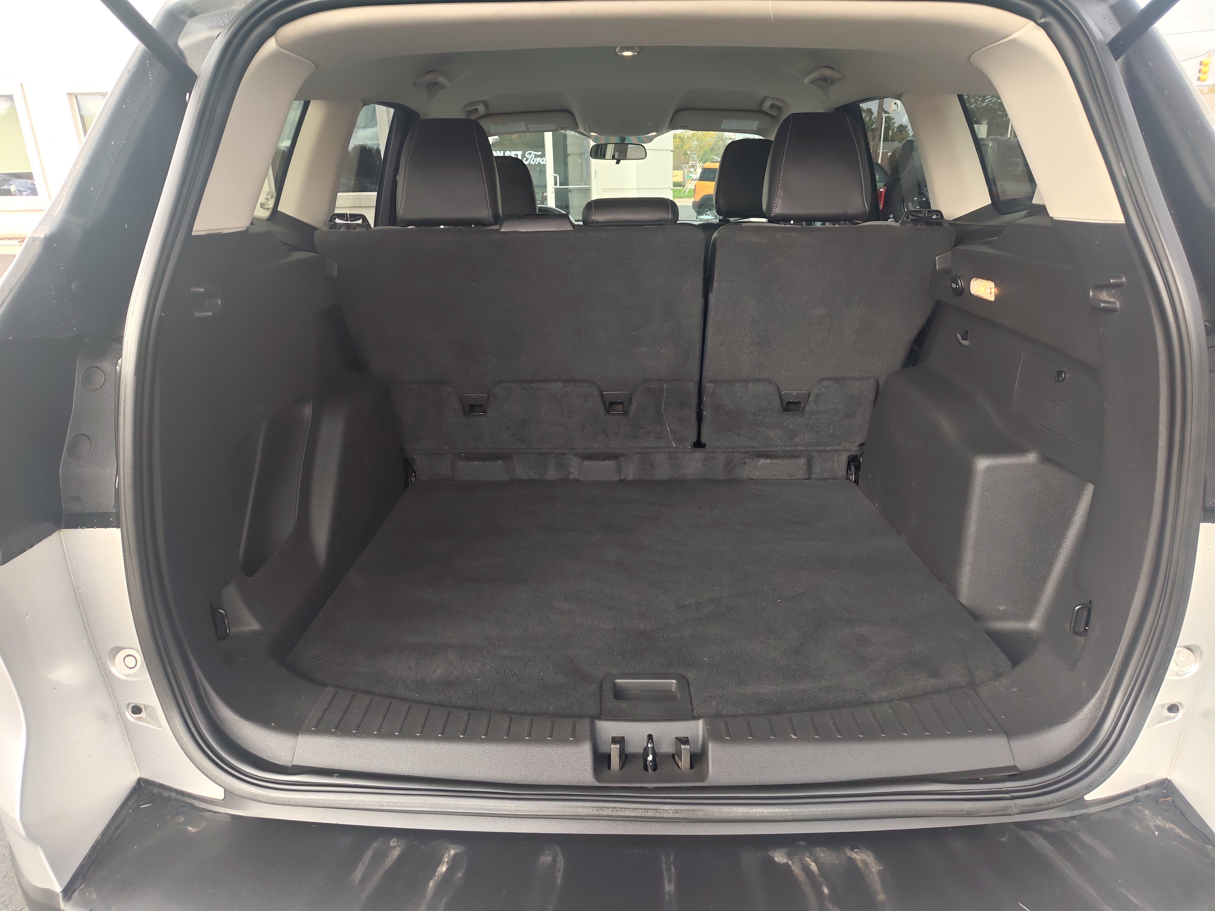 Used 2018 Ford Escape SE w/ SE Sport Appearance Package AWD/4WD image 9