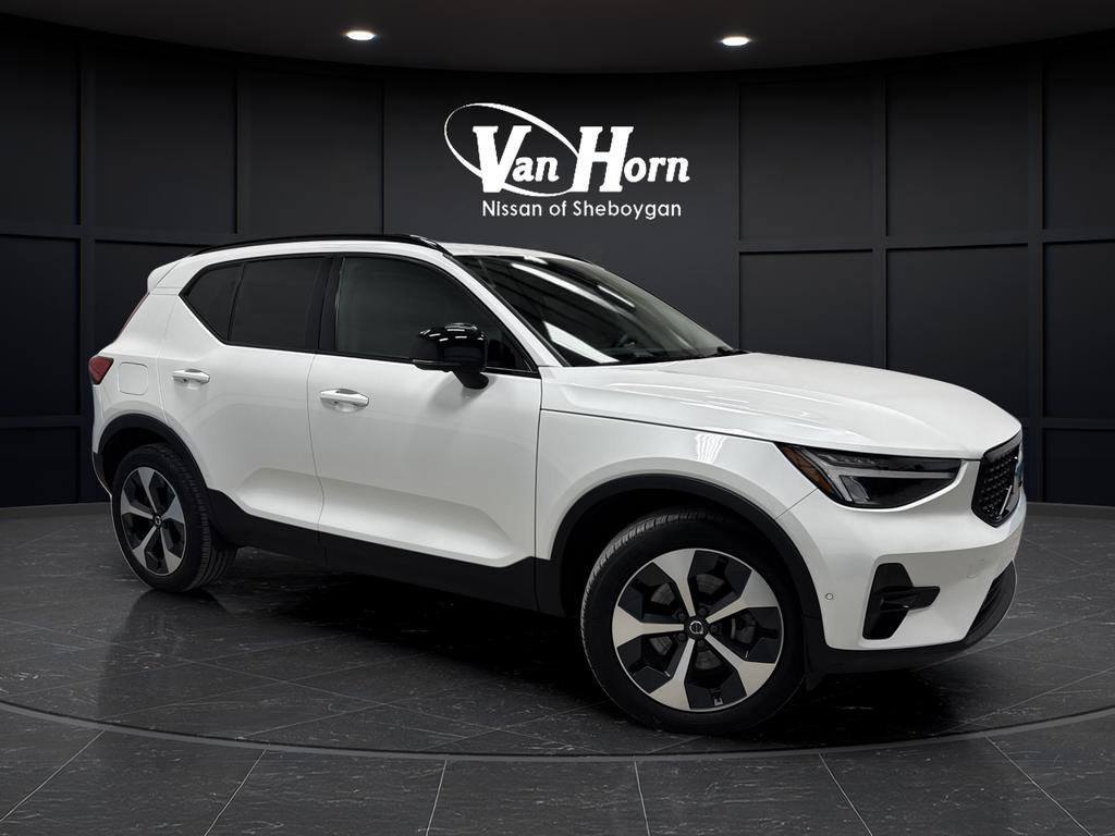 Used 2024 Volvo XC40 B5 Plus w/ Climate Package AWD/4WD video 1