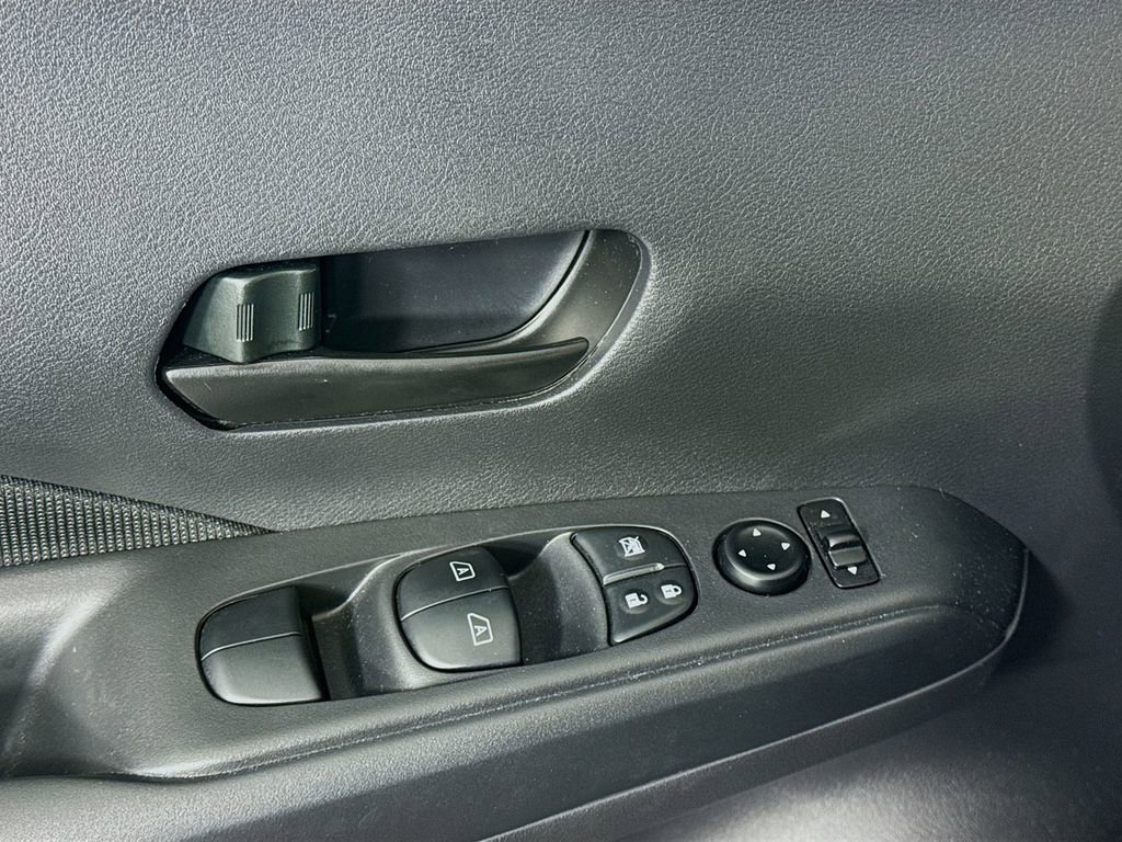 Used 2024 Nissan Kicks S image 17