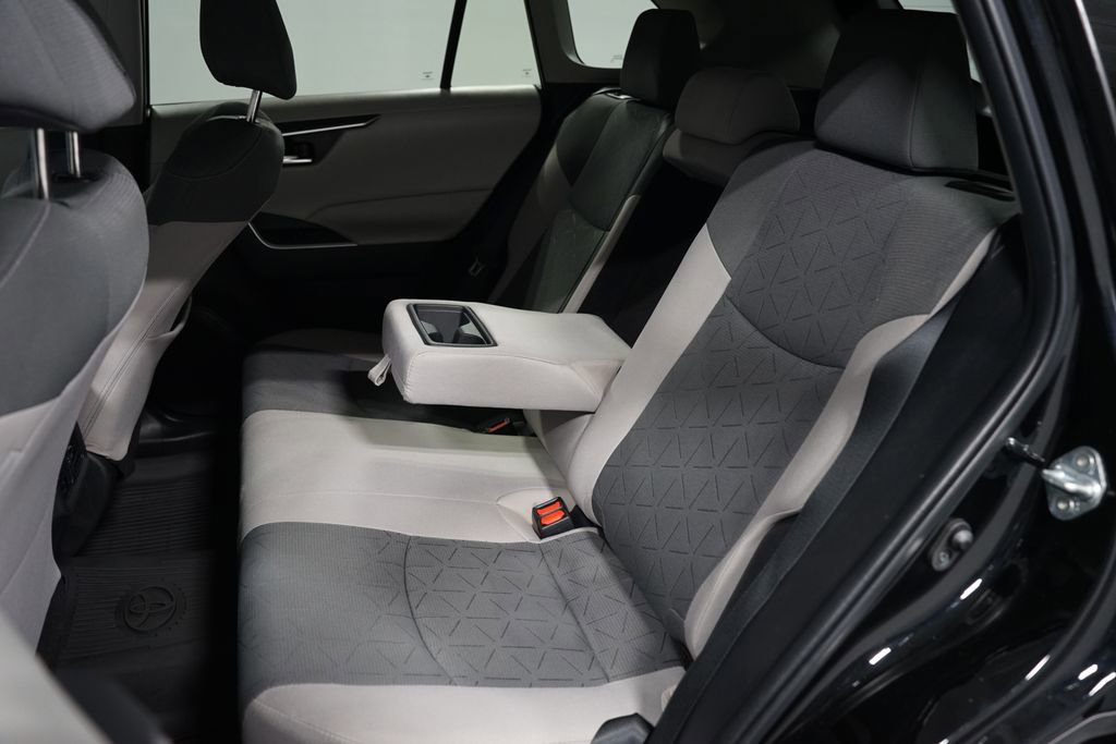 Certified 2022 Toyota RAV4 XLE image 28