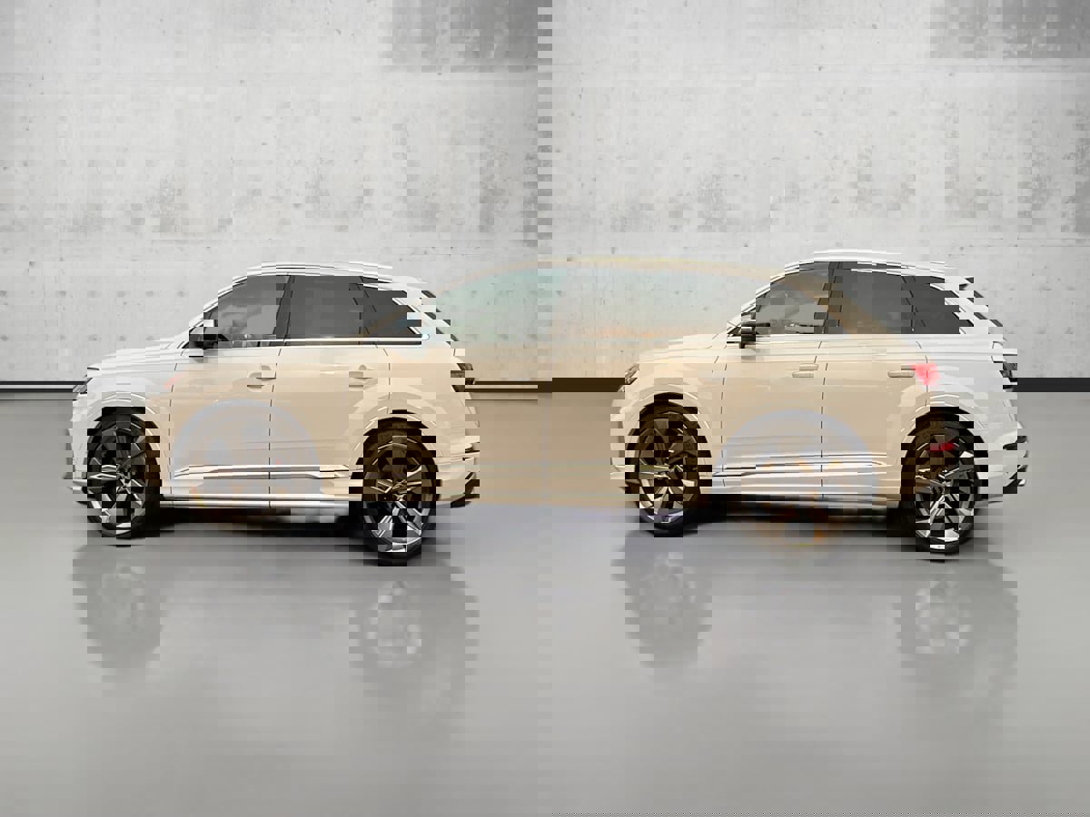 Used 2023 Audi SQ7 Premium Plus w/ Towing Package image 4