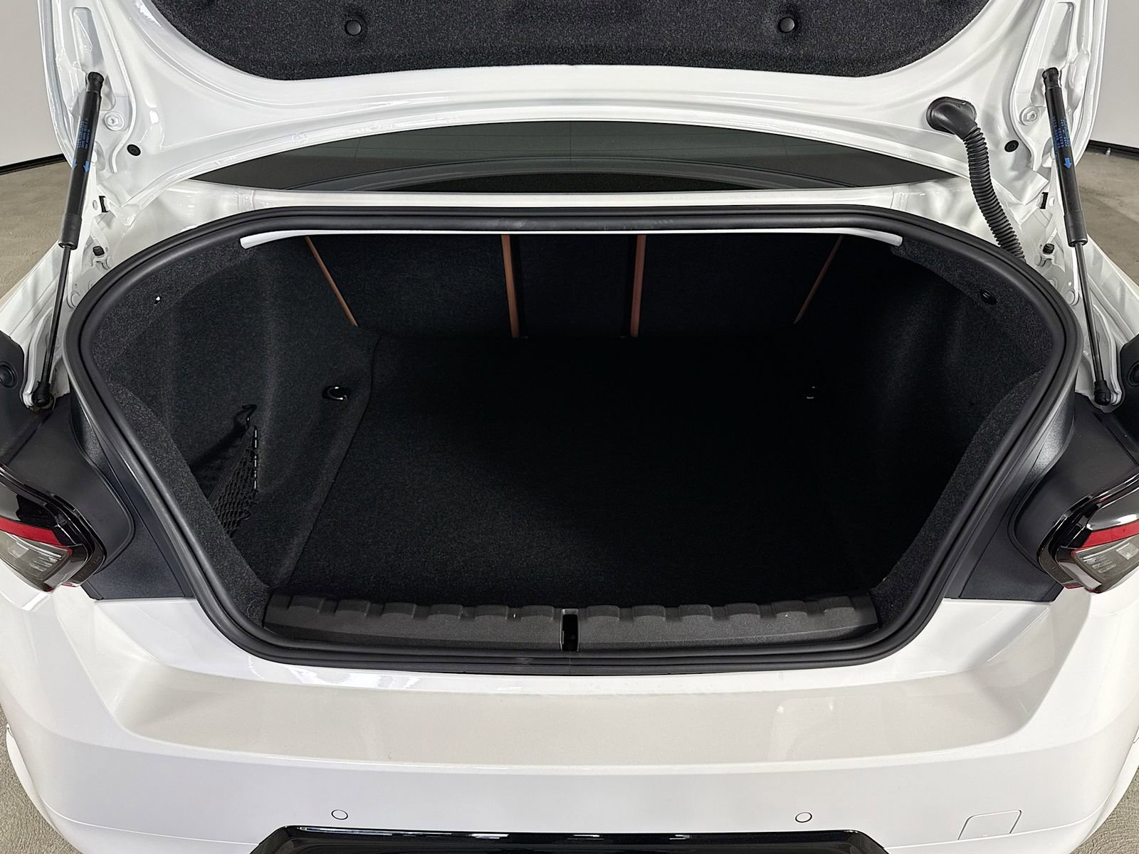 Used 2025 BMW 230i Coupe w/ M Sport Package image 27