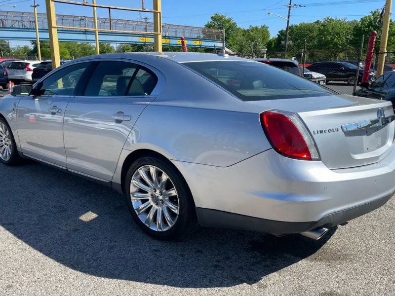 Used 2012 Lincoln MKS FWD image 3