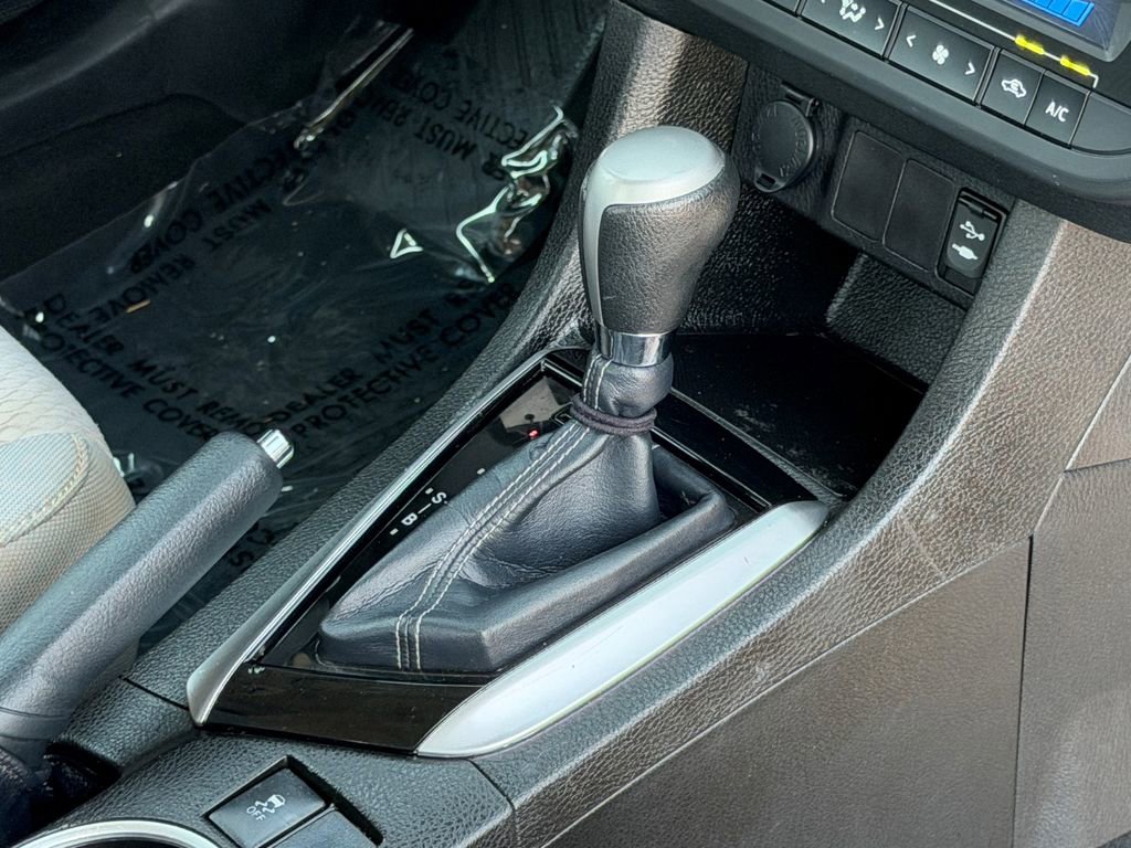 Used 2015 Toyota Corolla LE image 10