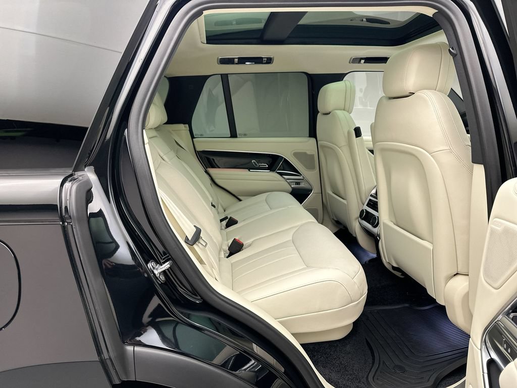 Certified 2025 Land Rover Range Rover SE AWD/4WD image 6