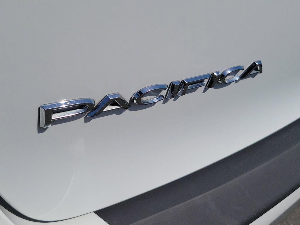 Used 2024 Chrysler Pacifica Select image 25