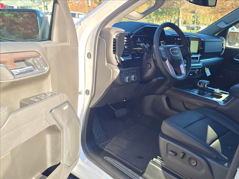 New 2026 GMC Sierra 1500 SLT image 4