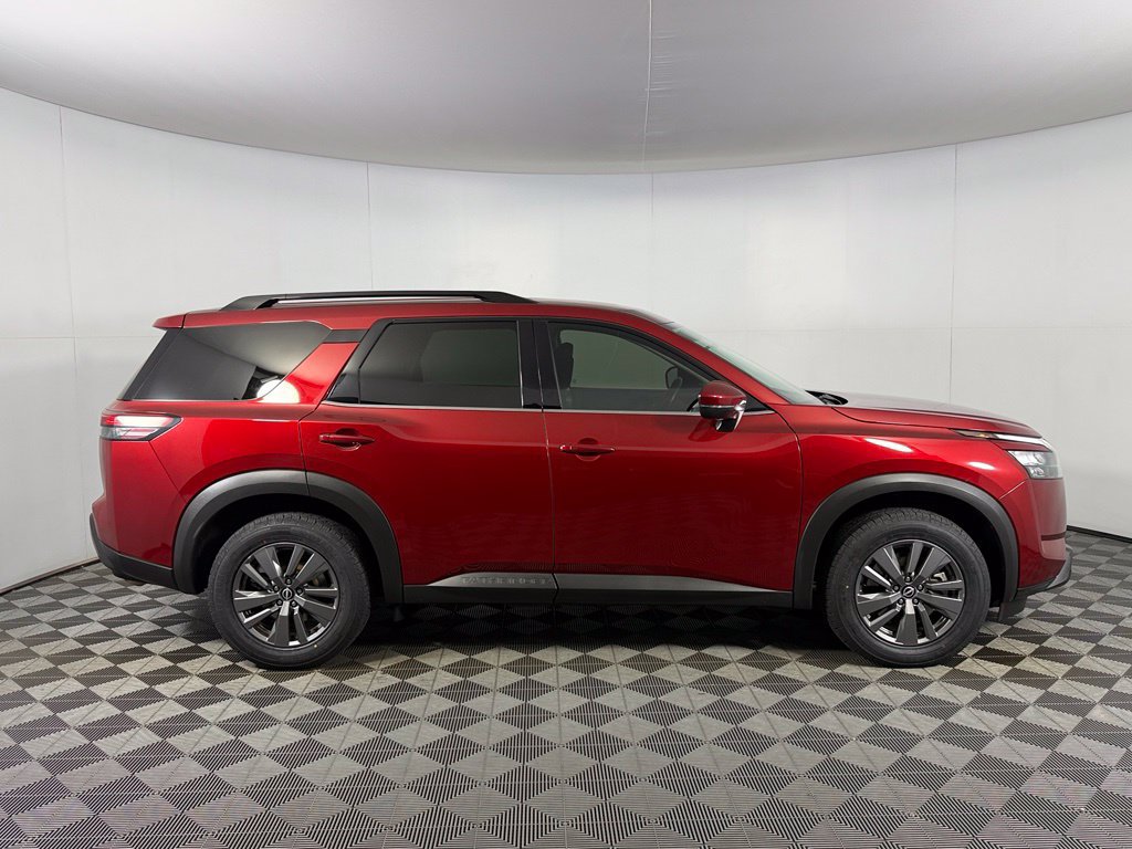 Used 2024 Nissan Pathfinder SV FWD image 7