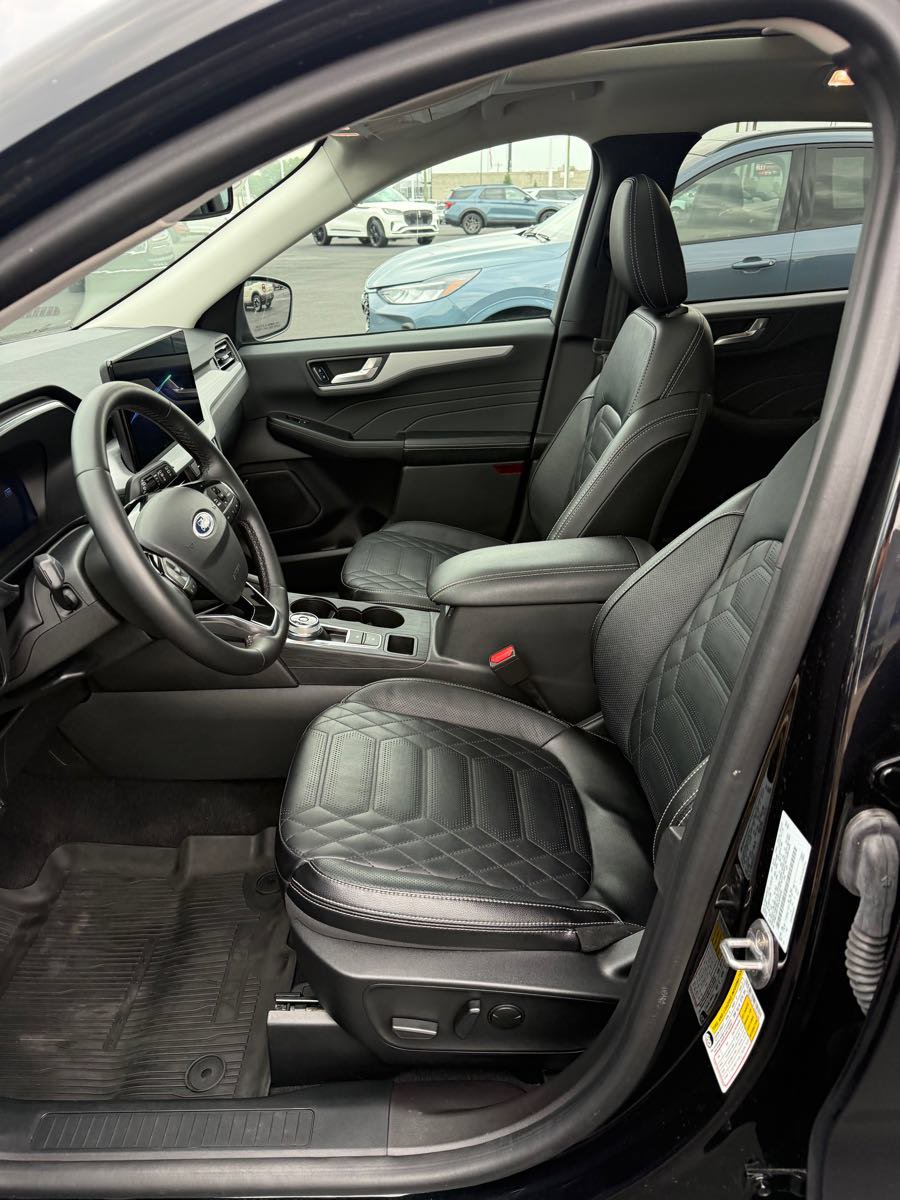 Used 2023 Ford Escape SE w/ PHEV Premium Package FWD image 10