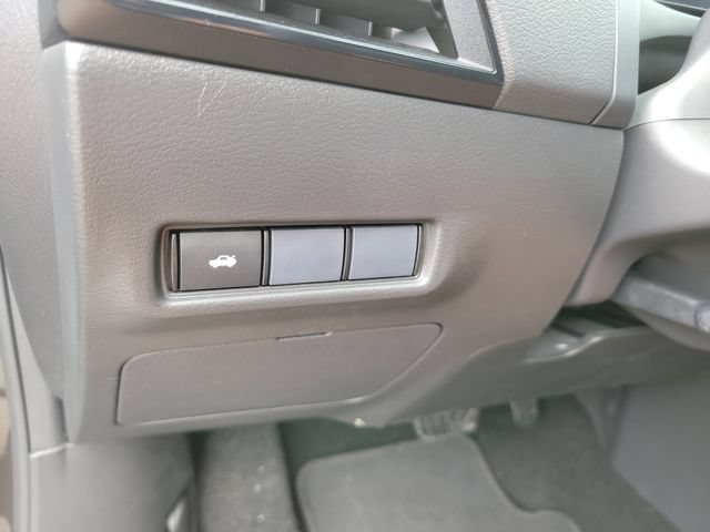 Used 2026 Nissan Sentra SR w/ Floor Mat Package FWD image 32