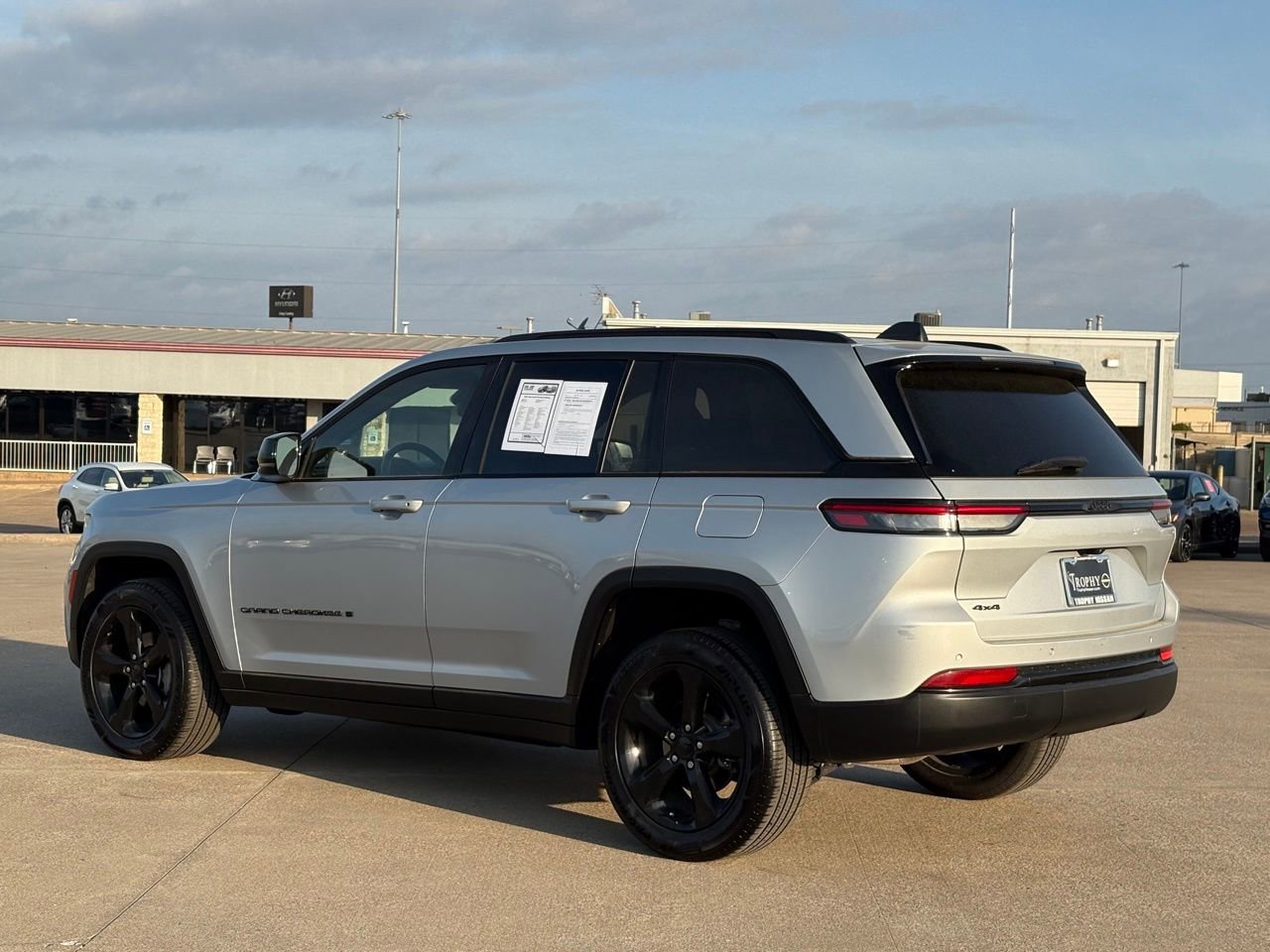 Used 2022 Jeep Grand Cherokee Altitude image 6