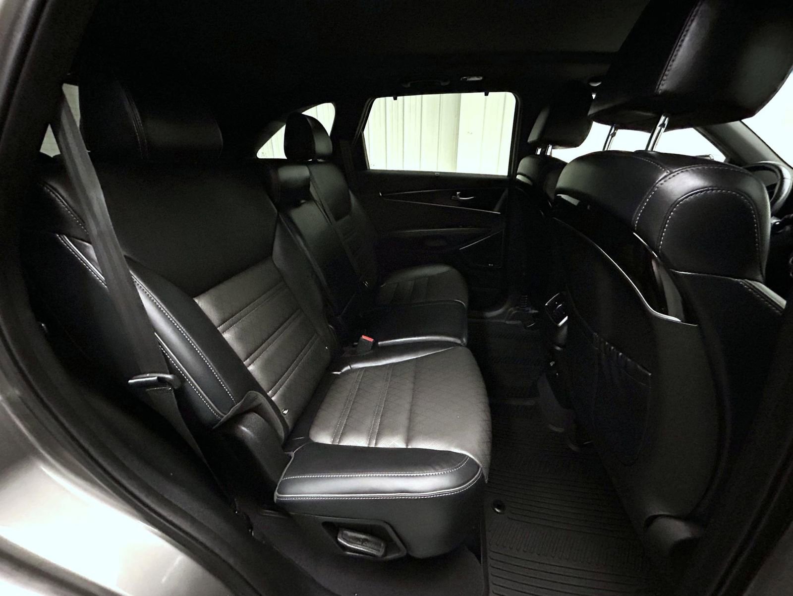 Used 2019 Kia Sorento SX image 18