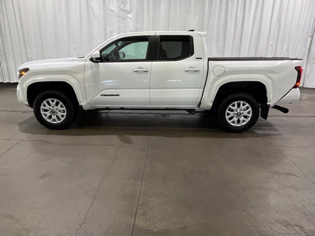 Certified 2025 Toyota Tacoma SR5 AWD/4WD image 7