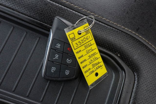 Used 2022 GMC Yukon SLT w/ SLT Premium Package image 25