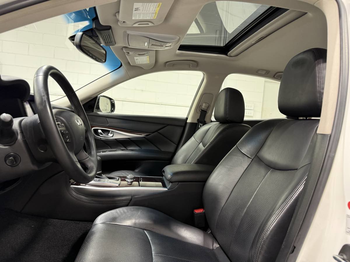Used 2015 INFINITI Q70 3.7 w/ Technology Package image 16