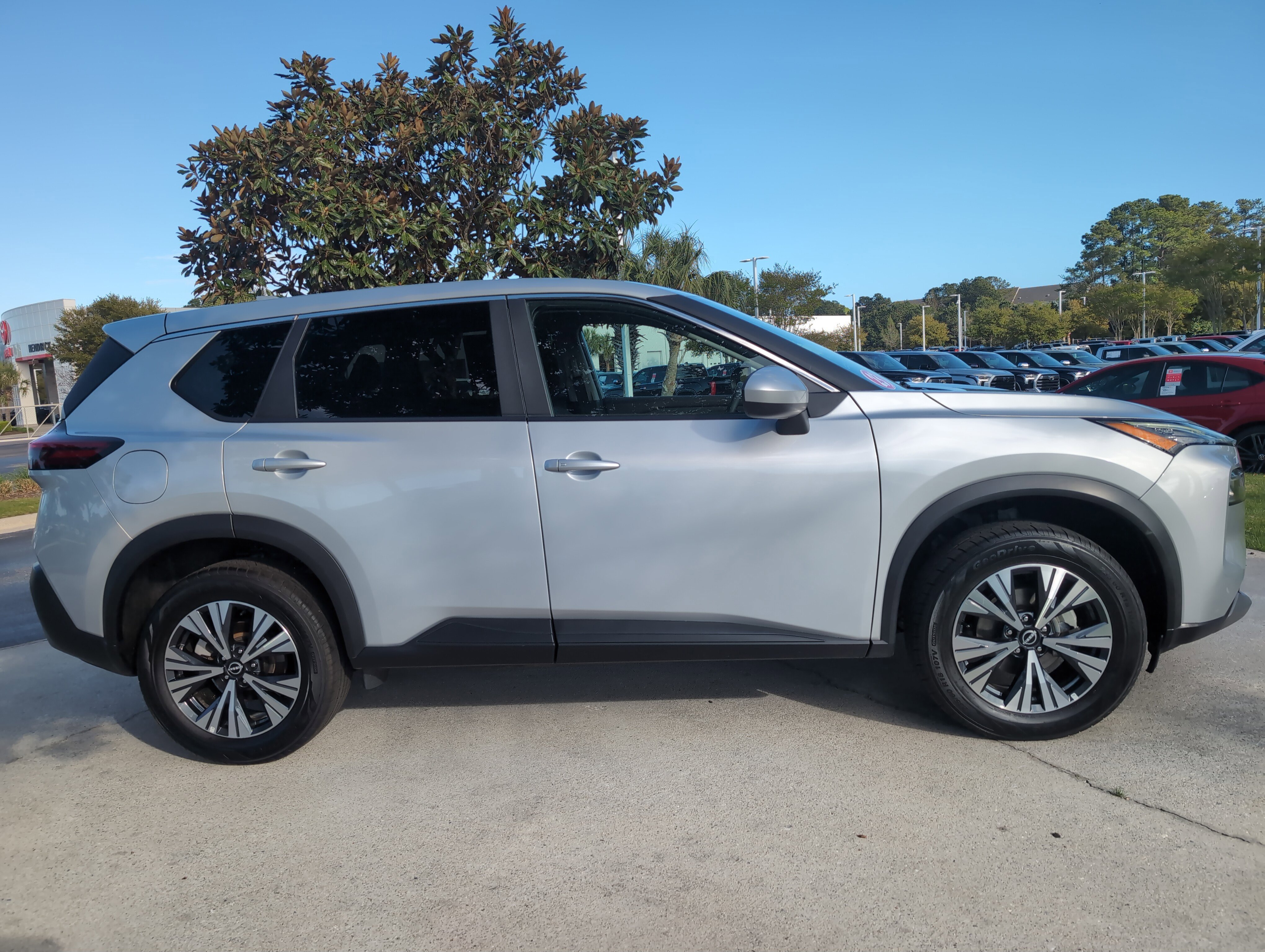 Used 2023 Nissan Rogue SV AWD/4WD image 11