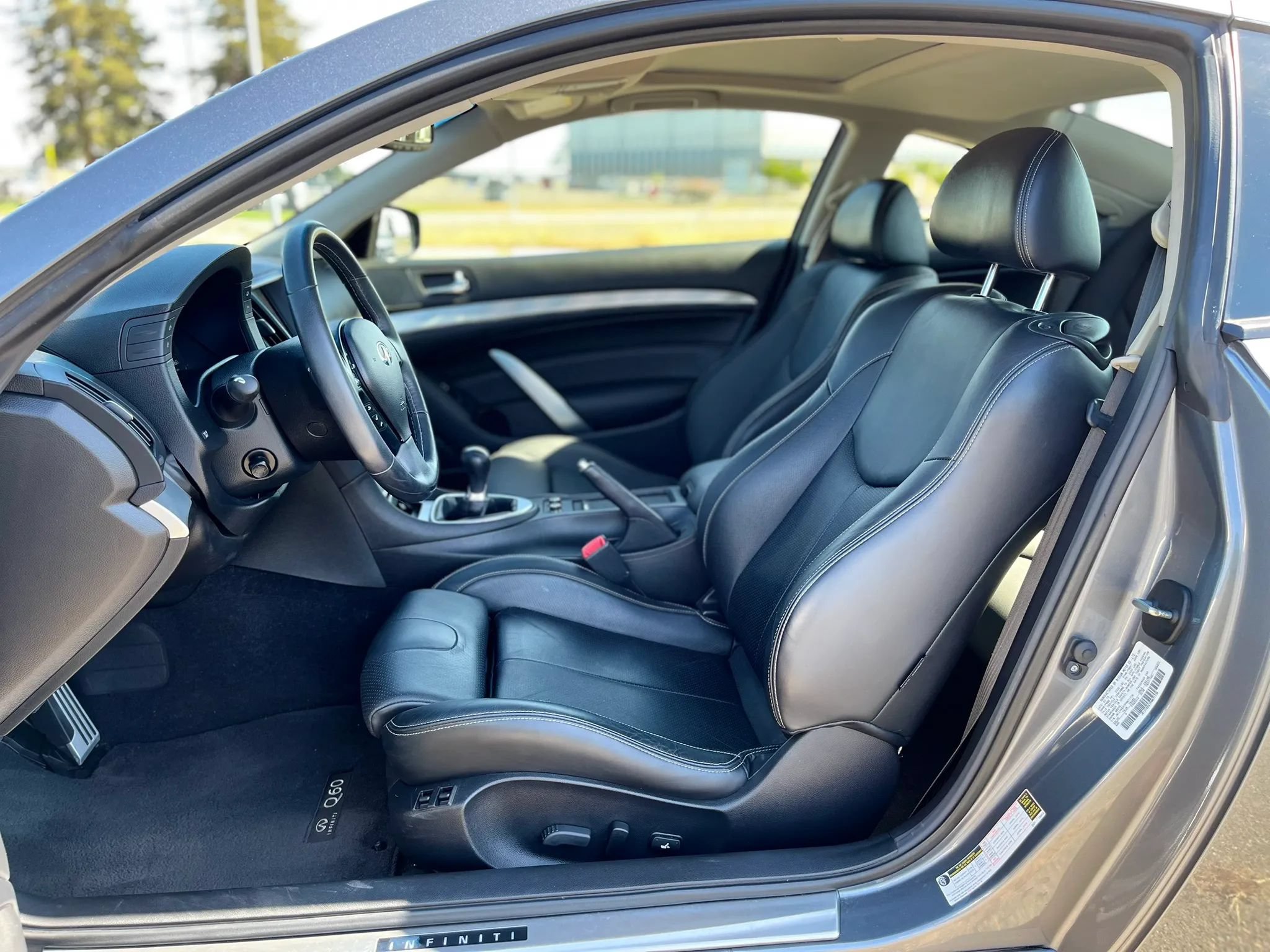 Used 2015 INFINITI Q60 Sport RWD image 11
