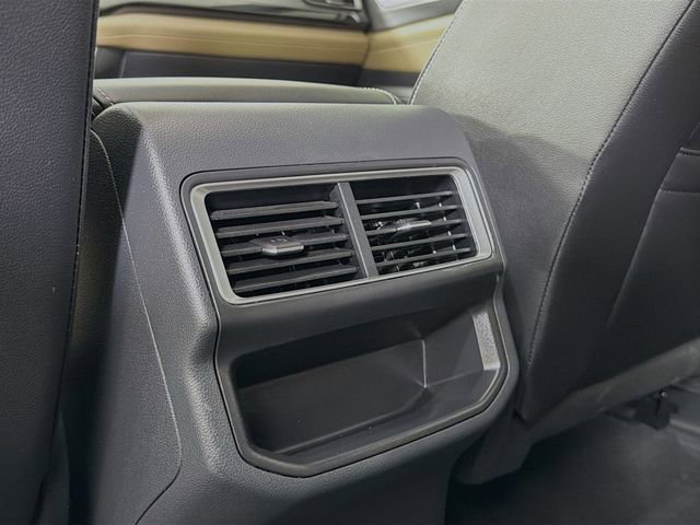 Used 2024 Volkswagen Atlas Cross Sport SE image 25