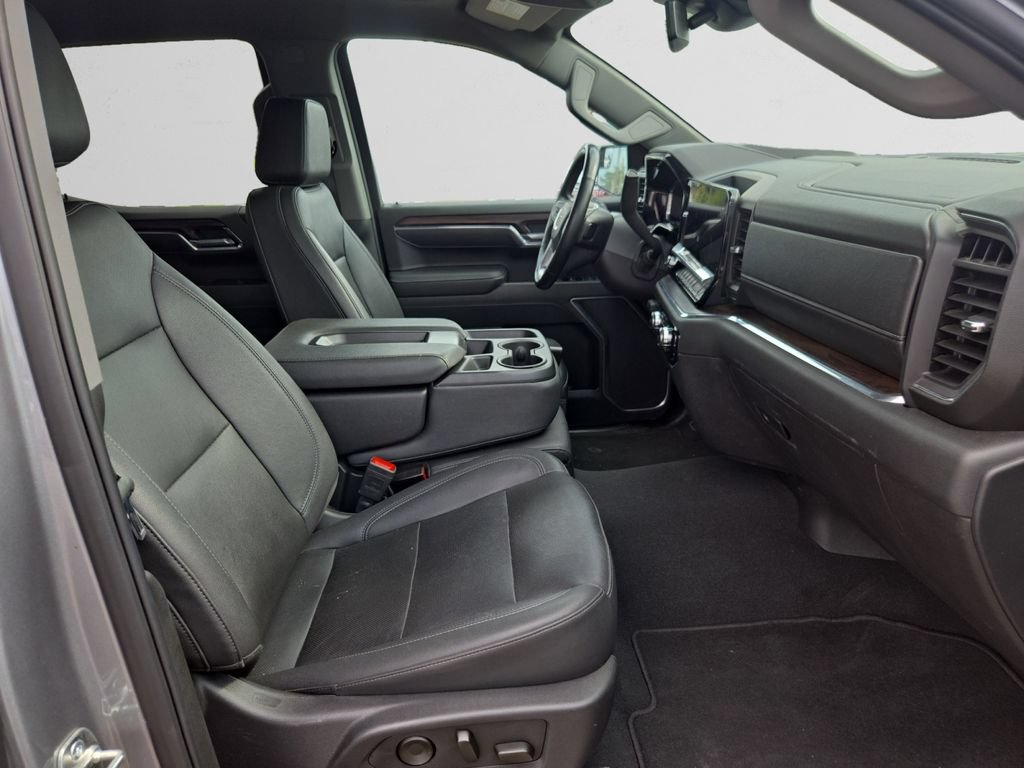 Used 2025 GMC Sierra 1500 SLT AWD/4WD image 16