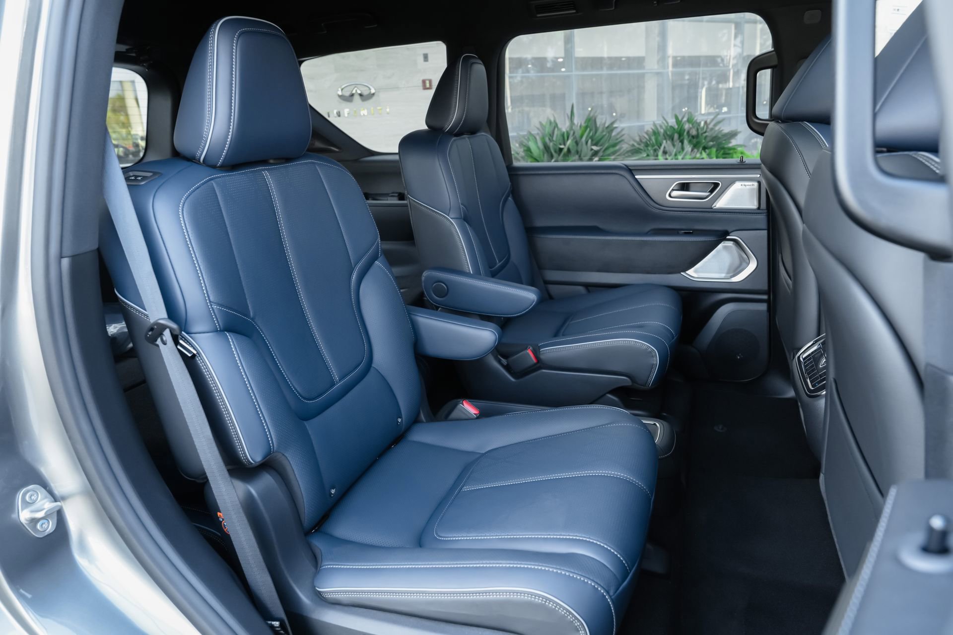 New 2026 INFINITI QX80 4WD w/ Sport Exterior Package image 30