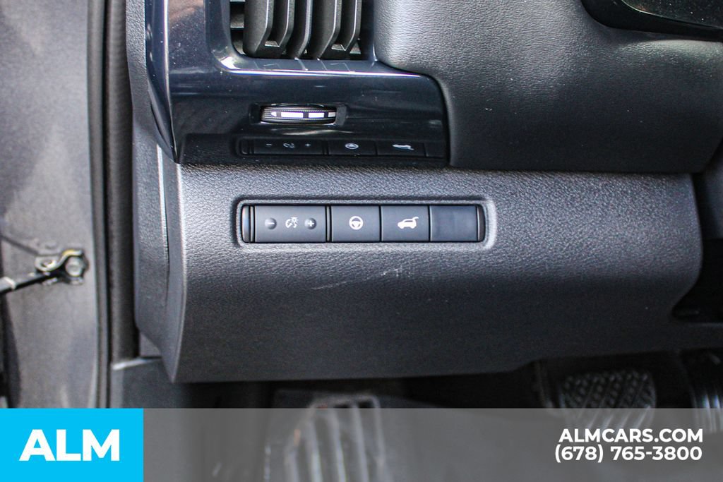 Used 2025 Nissan Pathfinder SV FWD image 32