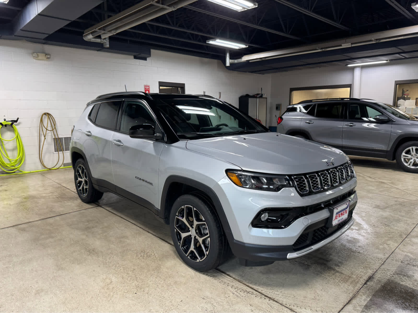 Used 2024 Jeep Compass Limited image 3