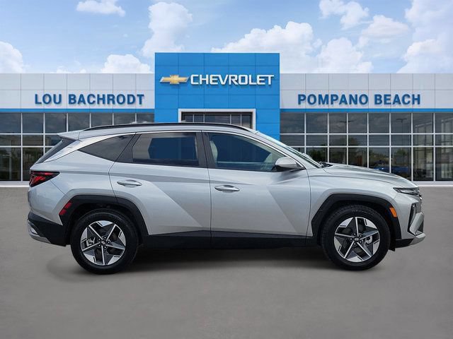 Used 2025 Hyundai Tucson SEL FWD image 2