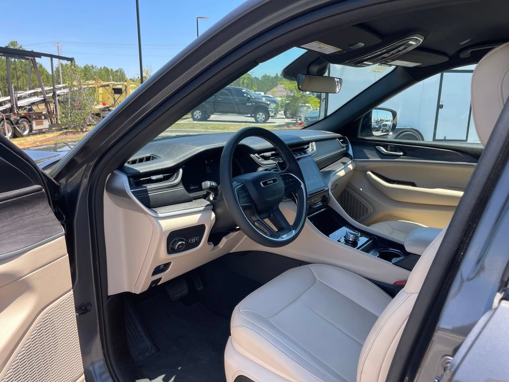 Certified 2025 Jeep Grand Cherokee Limited AWD/4WD image 40