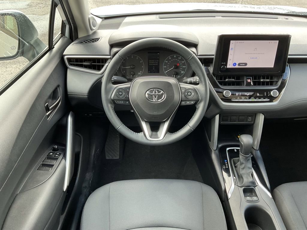 Used 2023 Toyota Corolla Cross LE w/ Moonroof Package image 16