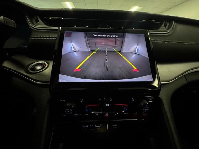 Used 2025 Jeep Grand Cherokee Limited w/ Black Appearance Package image 17