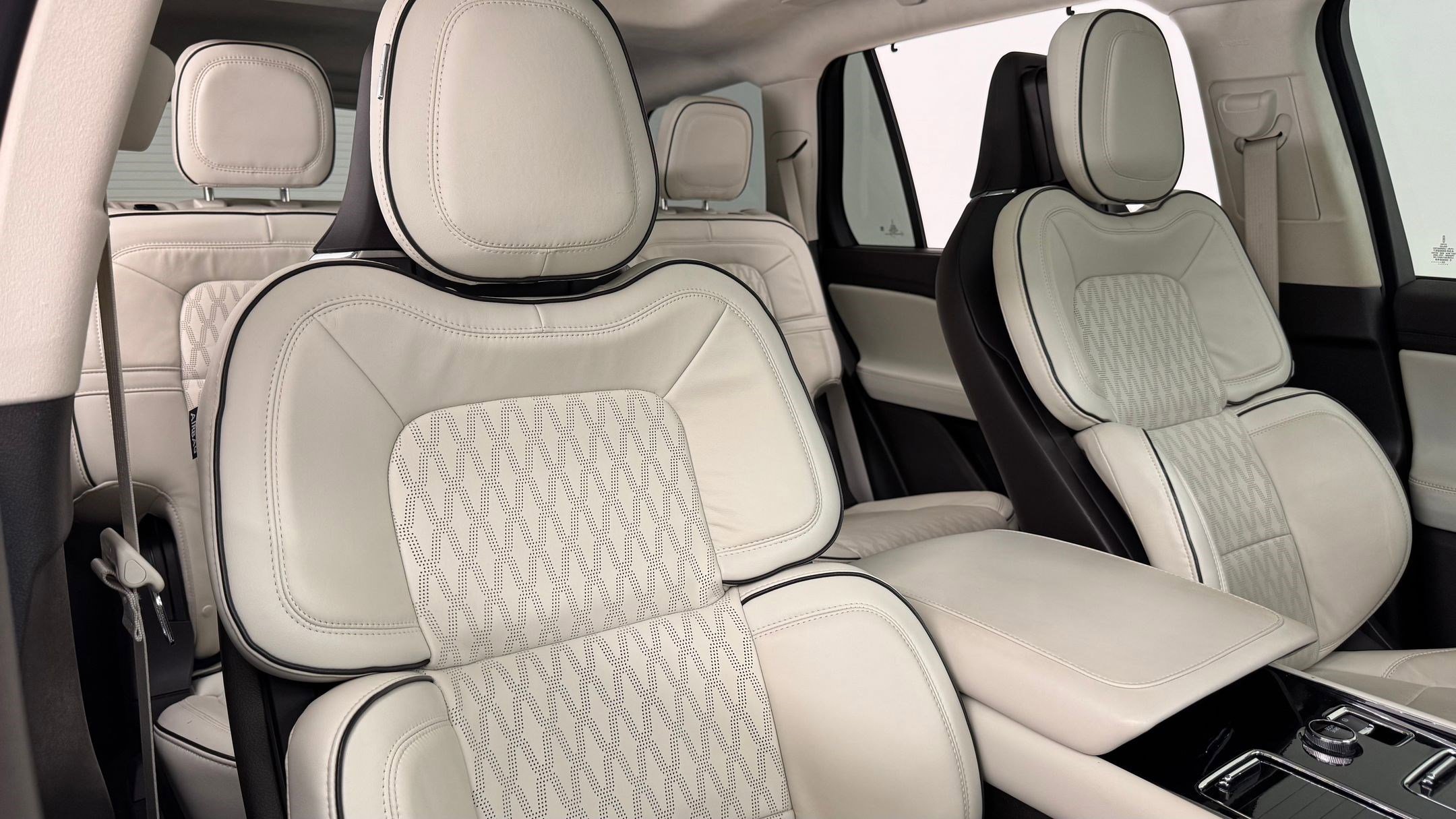 Used 2023 Lincoln Aviator Black Label w/ Dynamic Handling Package image 25