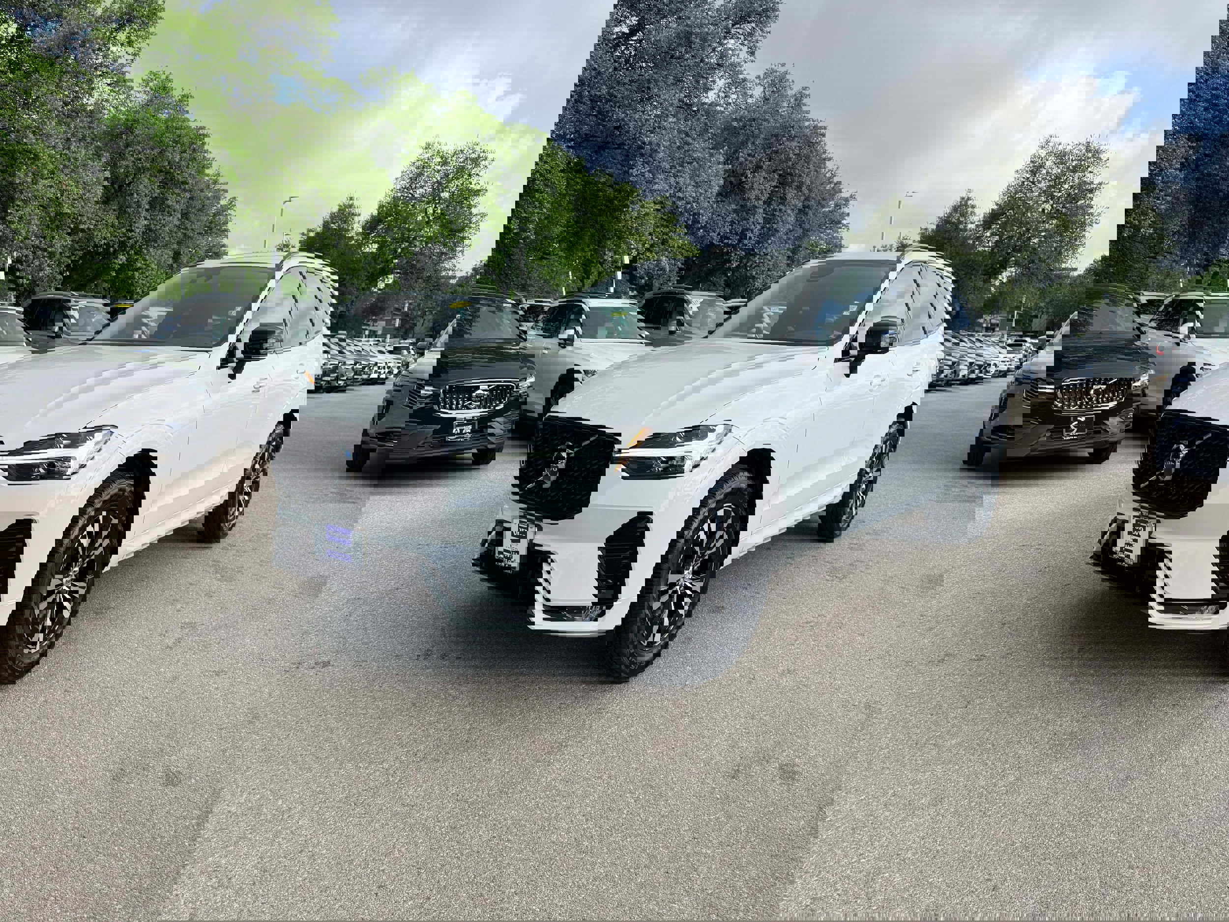 Certified 2025 Volvo XC60 B5 Core image 2