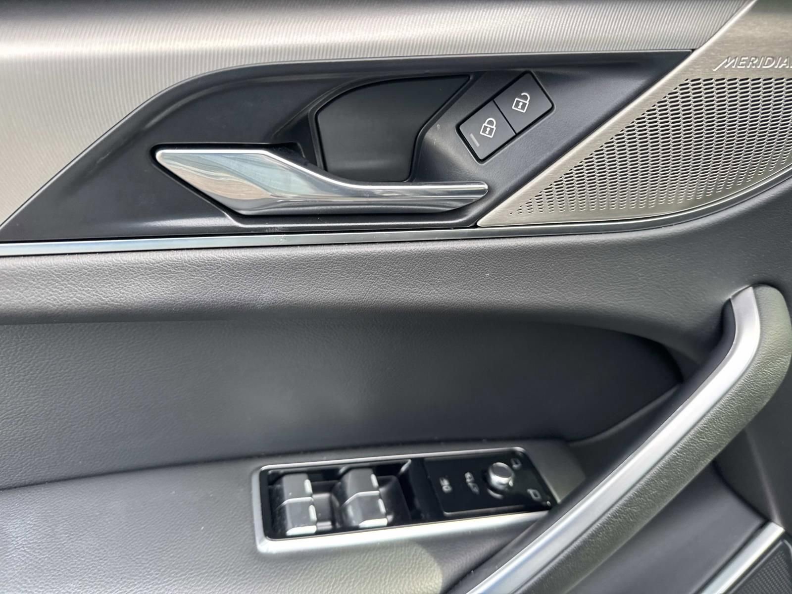 Used 2025 Jaguar F-PACE R-Dynamic S image 20