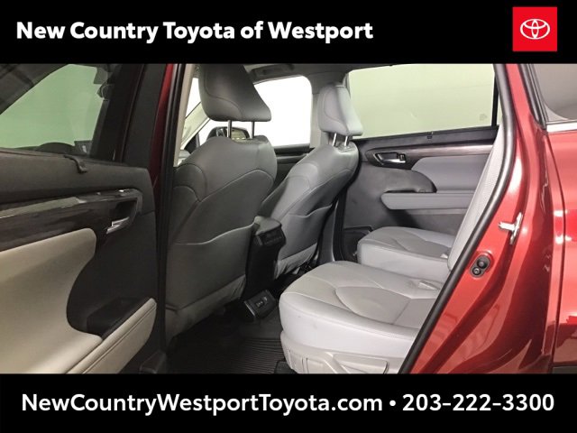 Used 2023 Toyota Highlander Limited image 20