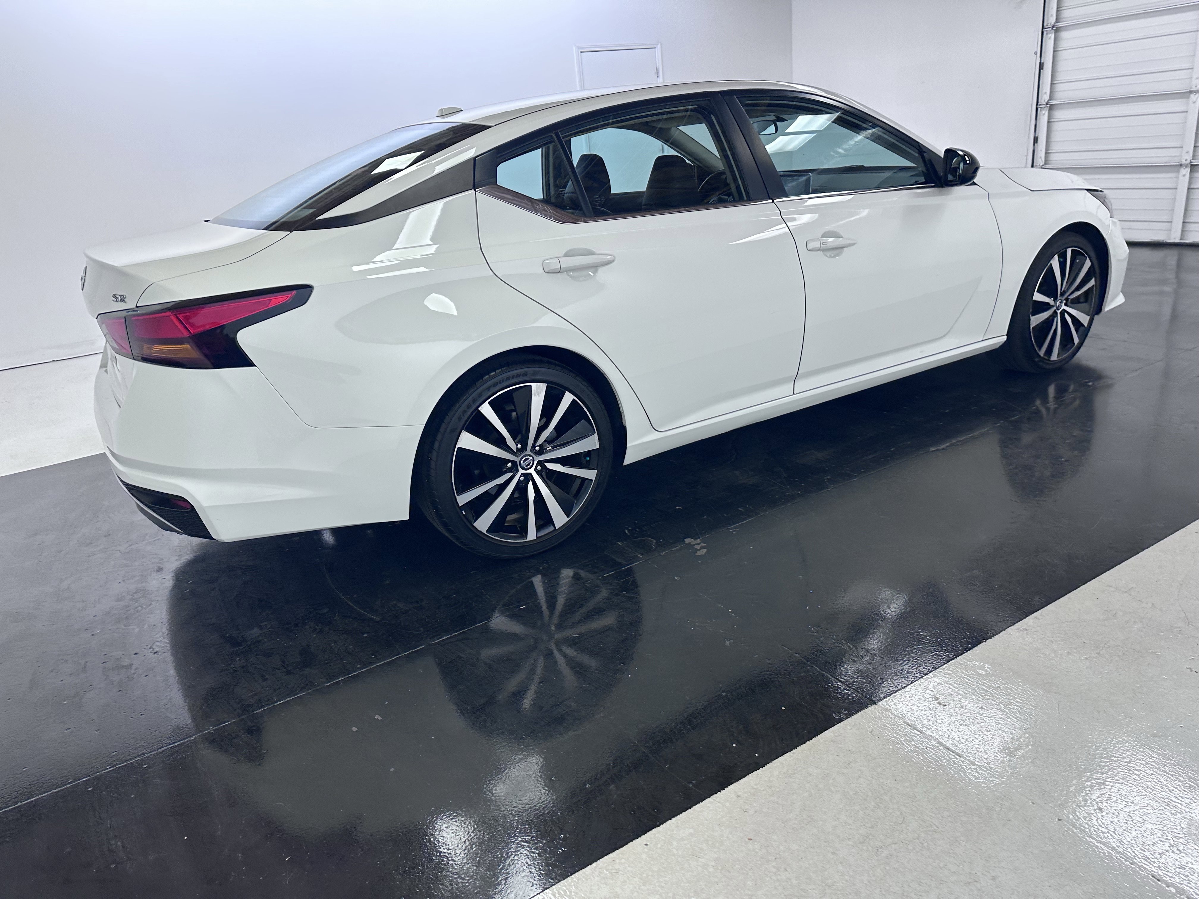 Used 2019 Nissan Altima 2.5 SR FWD image 14
