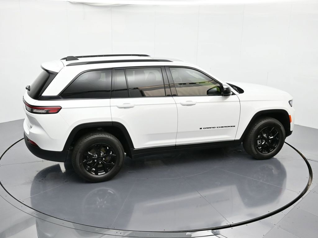 New 2025 Jeep Grand Cherokee Altitude image 31
