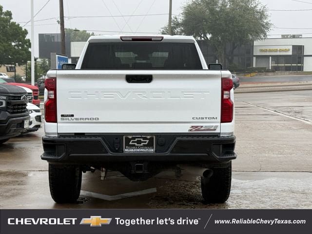 Used 2025 Chevrolet Silverado 2500 Custom w/ Custom Value Package image 8