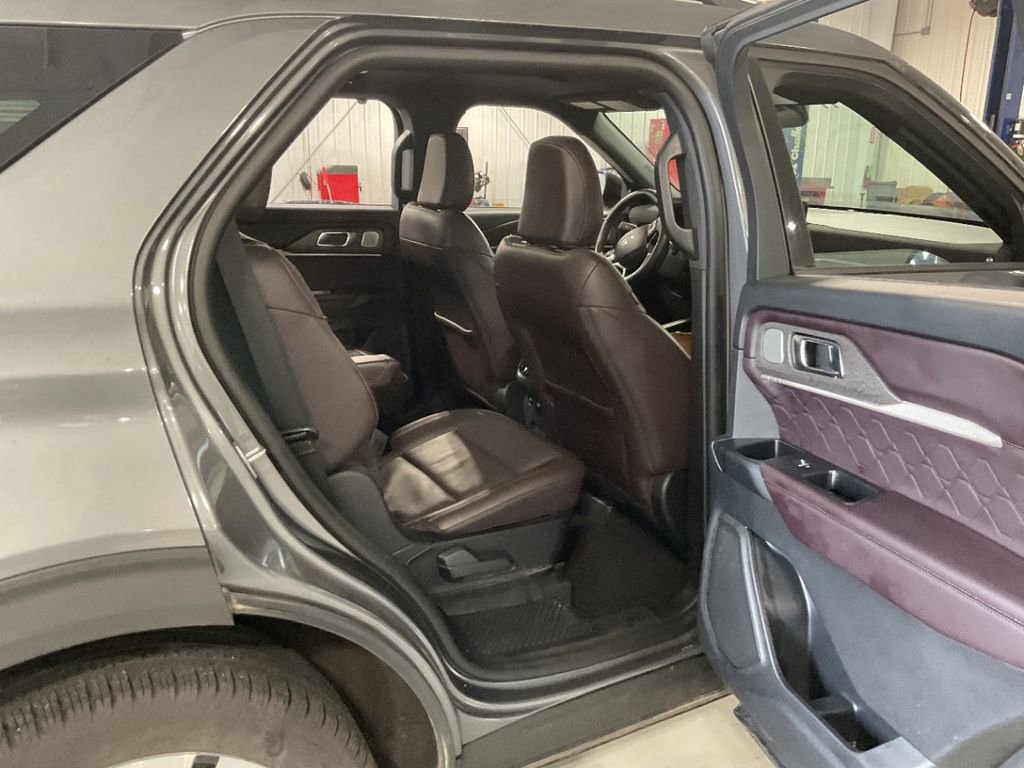 Used 2025 Ford Explorer Platinum w/ LUX Leather Package image 11
