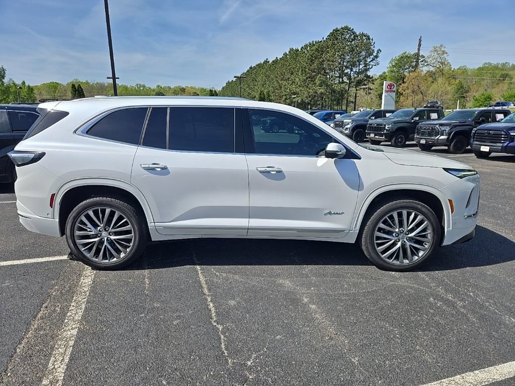 Used 2025 Buick Enclave Avenir w/ Super Cruise Package image 2