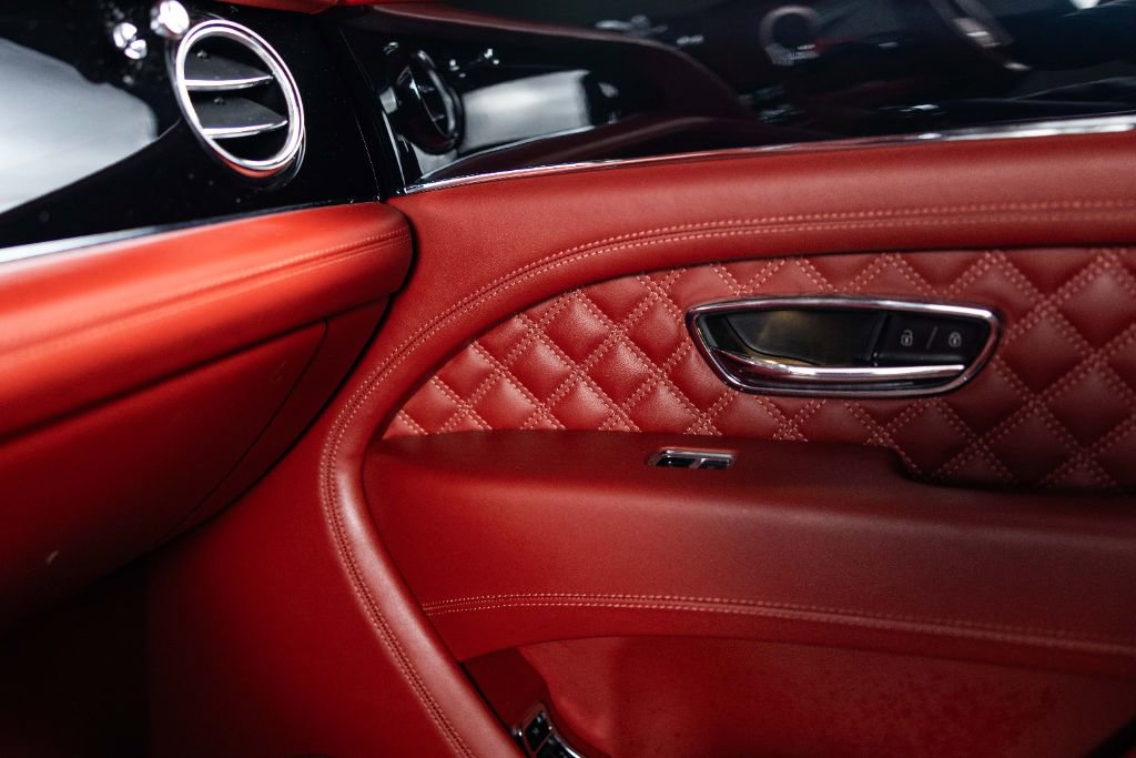 Used 2022 Bentley Bentayga image 35