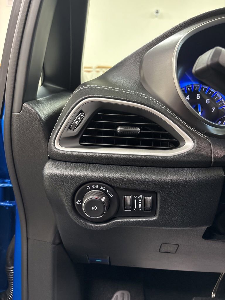 New 2026 Chrysler Pacifica Select FWD image 9