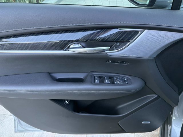 Used 2024 Cadillac XT6 Premium Luxury w/ Technology Package image 9