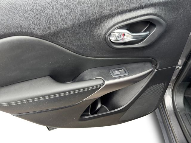 Certified 2022 Jeep Cherokee Limited image 17