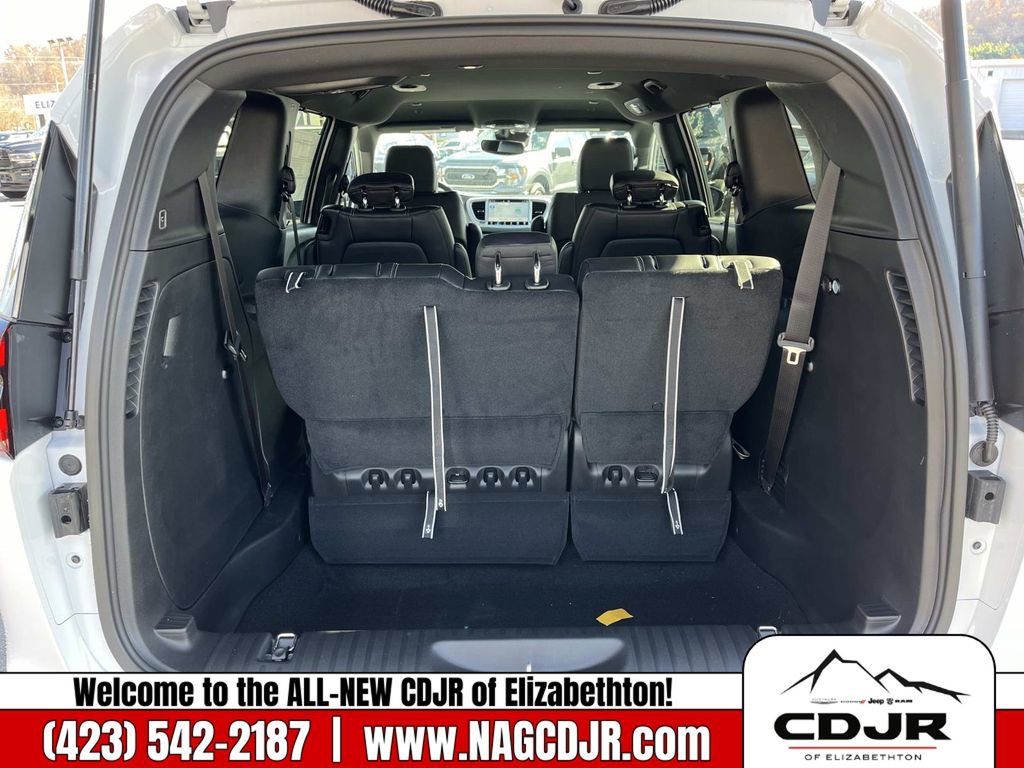 New 2026 Chrysler Pacifica Select image 18