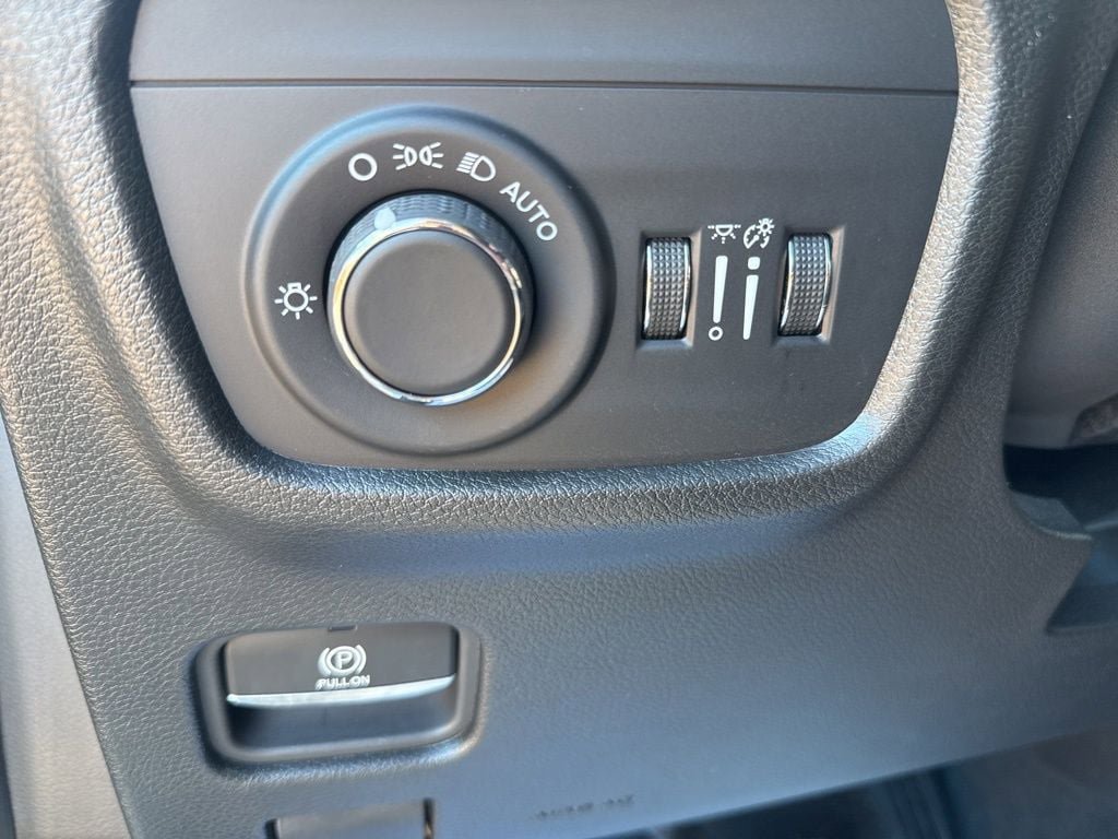 Used 2024 Jeep Grand Cherokee Altitude AWD/4WD image 20