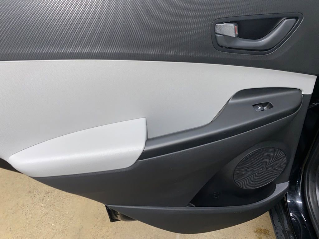 Used 2023 Hyundai Kona SE image 14